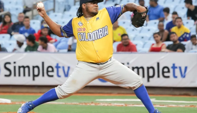 Eduar López, pitcher ganador de Colombia contra República Dominicana.