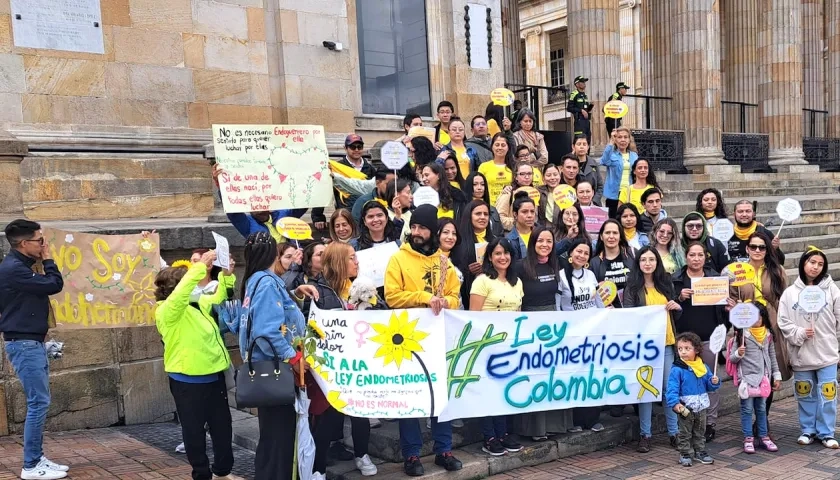 Plantón frente al Capitolio para exigir la aprobación del Proyecto de Ley.