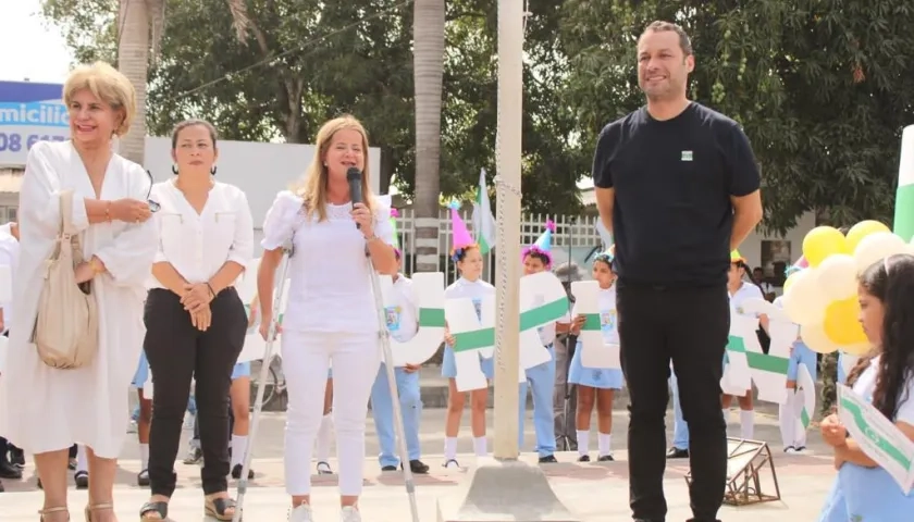 La Gobernadora Elsa Noguera y el Alcalde José Fernando Vargas, presidiendo los actos.