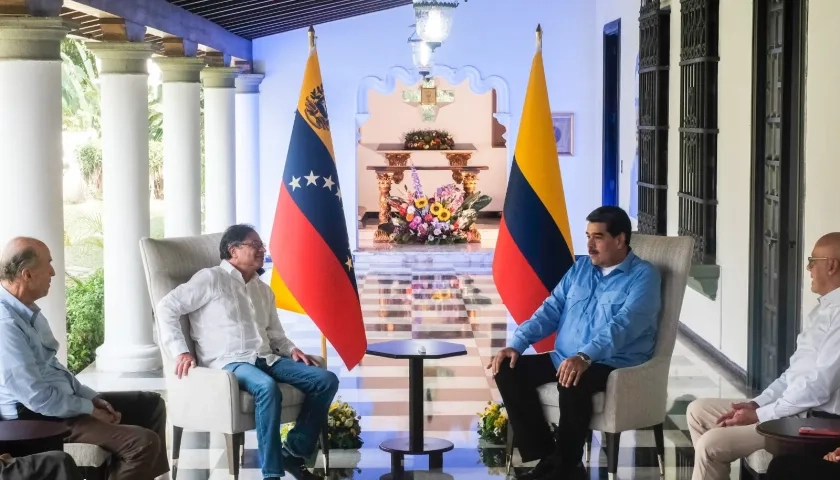 Aspecto del encuentro entre los presidentes Gustavo Petro y Nicolás Maduro.