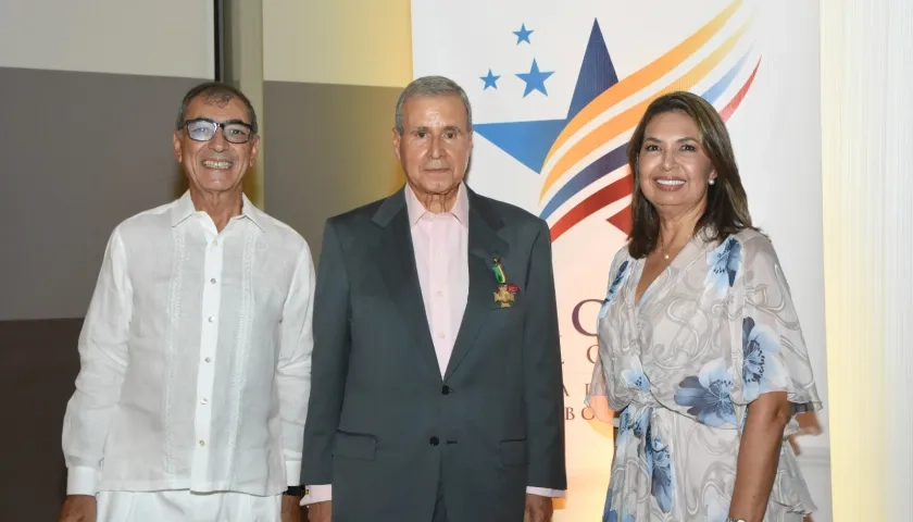 William Dau, Raúl Bustamante y Margarita de los Ríos