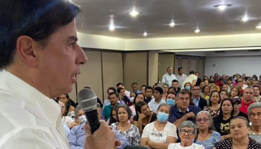 Juan Fernando Cristo en el lanzamiento de su partido político En Marcha.