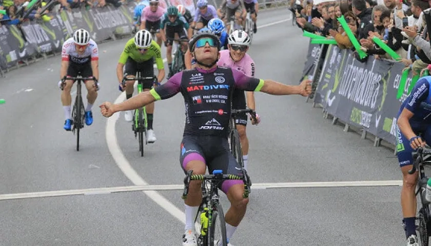 Ciclista colombiano Luis Carlos Chia, ganó tercera etapa de la vuelta Extremadura 2023