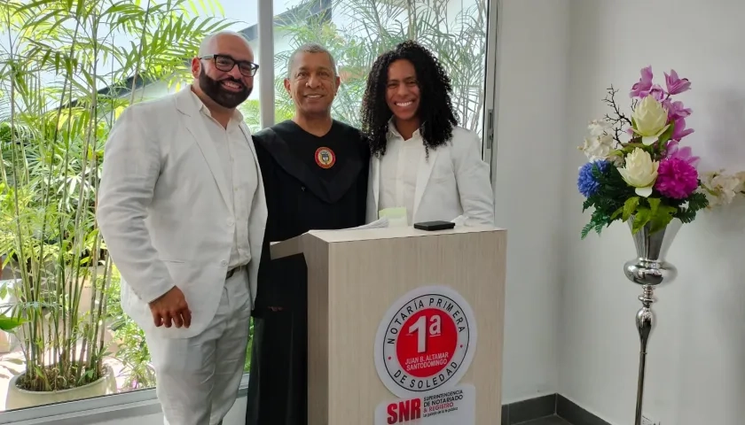 Héctor Abel Celín, el Notario Primero Juan Altamar y Alexander Gutiérrez.