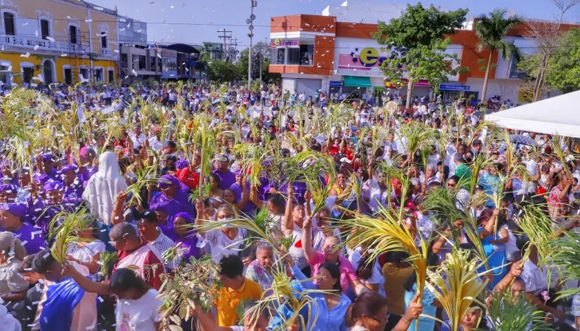 Más de 3 mil católicos asistieron la eucaristía del Domingo de Ramos en Sabanalarga