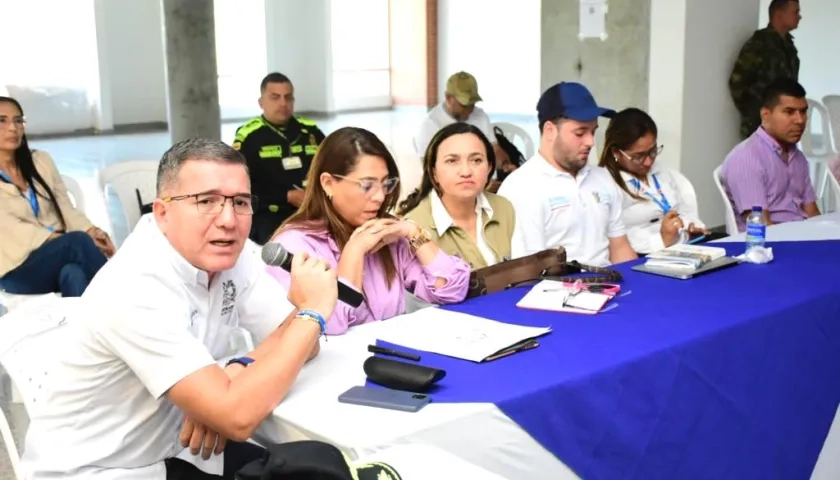 El Delegado Julio Novoa y la Coordinadora Electoral, Marbel Luz Pizarro, presidiendo el Comité.