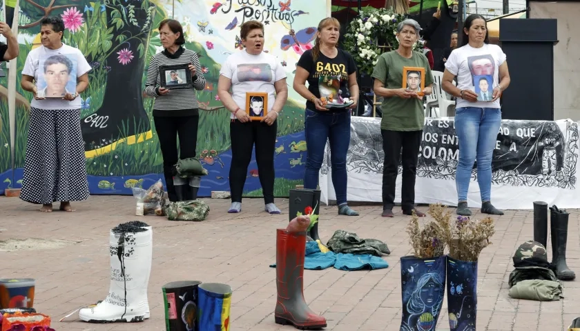 Madres de 'Falsos positivos', en la Plaza de Soacha.