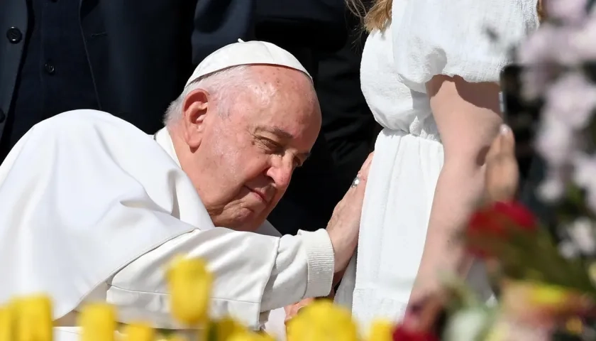 El Papa Francisco durante su encuentro con religiosos y recién casados.