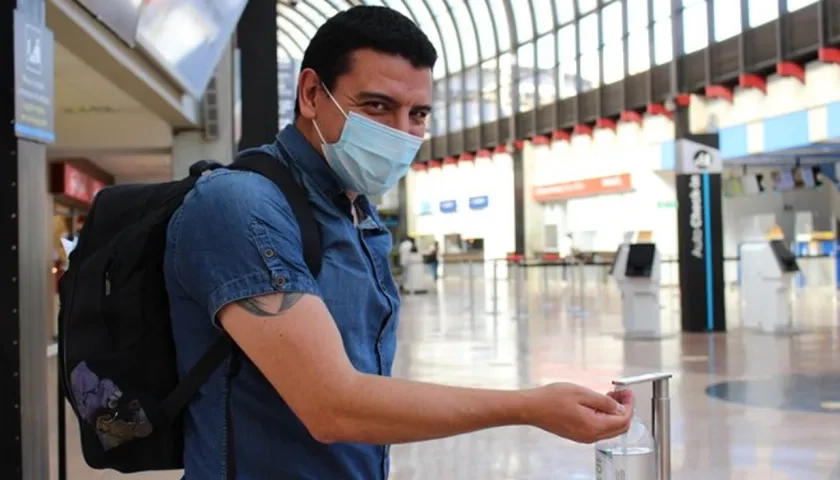 Suspenden la medida del uso del tapabocas en aeropuertos y dentro de las aeronaves.