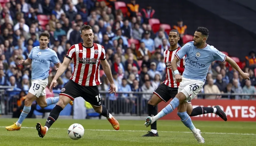 Riyad Mahrez marca el segundo gol de su cuenta personal ante el Sheffield.