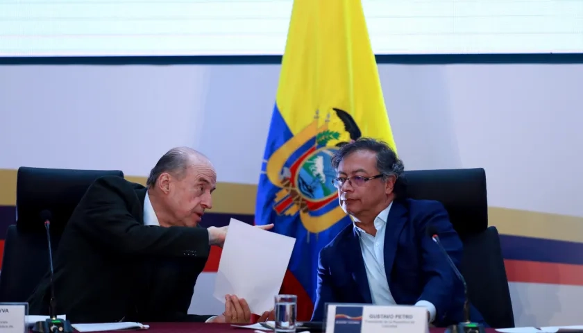 El Presidente Gustavo Petro y su canciller Álvaro Leyva.