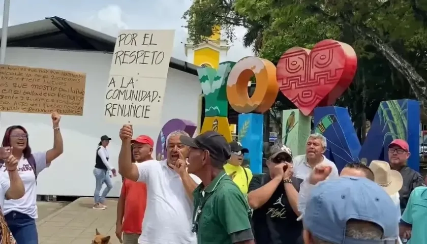 Aspecto de la jornada de protesta contra el alcalde de Calima-El Darien.