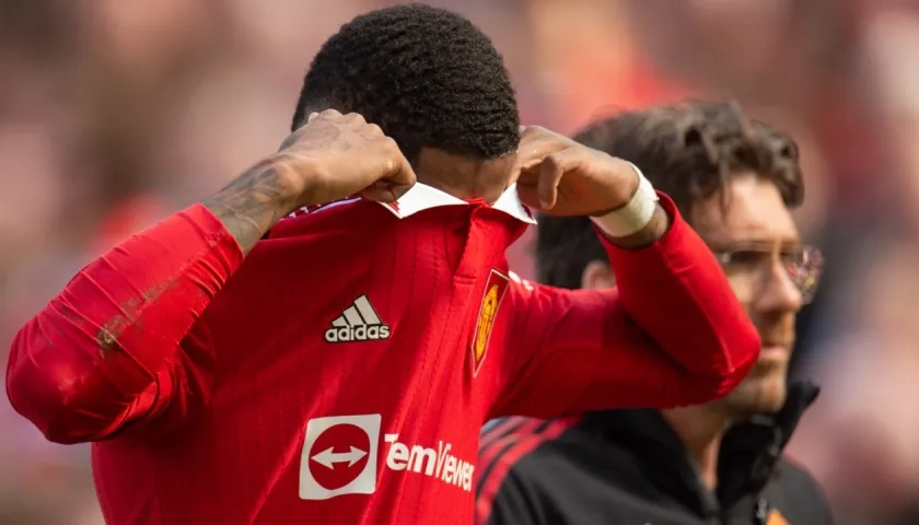 La reacción de Marcus Rashford cuando abandonaba la cancha por lesión 