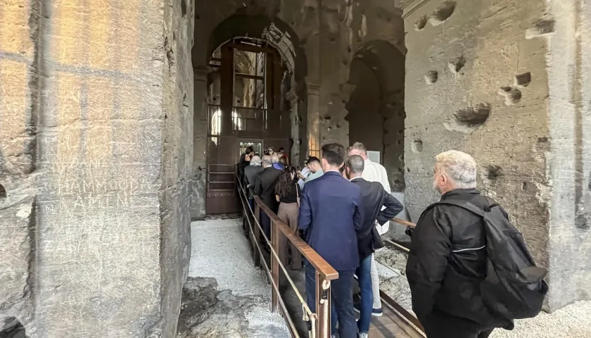 Ascensor en Coliseo Romano.