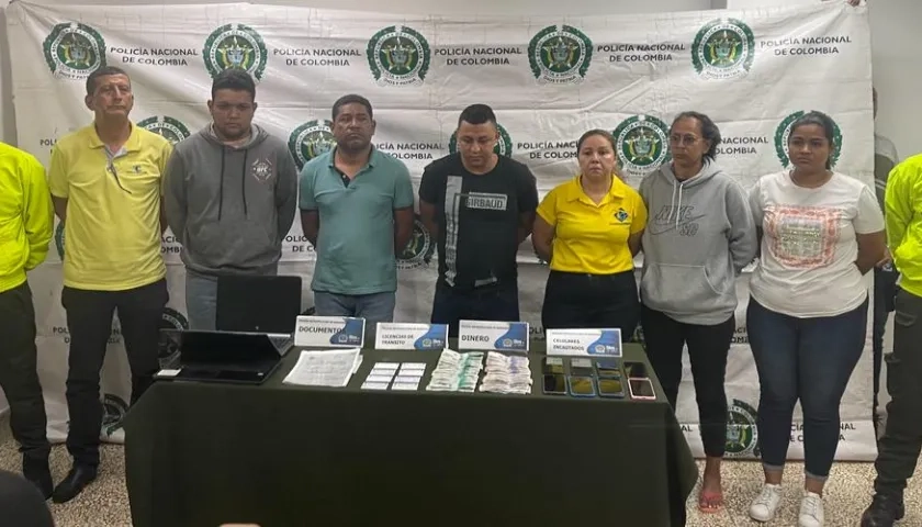 Los capturados, presentados por las autoridades.