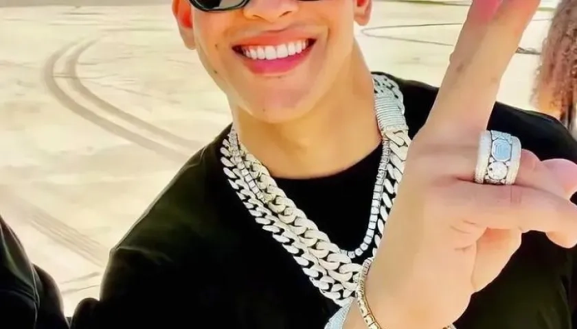 Daddy Yankee cantante Puertorriqueño.