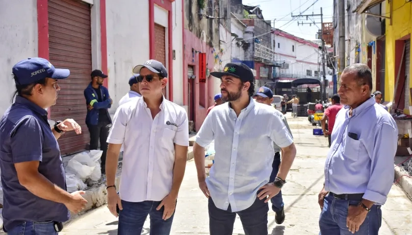 El Alcalde Jame Pumarejo en visita al Centro Histórico de Barranquilla.