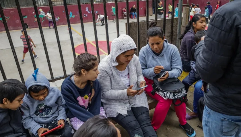 Las víctimas piden prestado dinero a sus familiares para viajar.