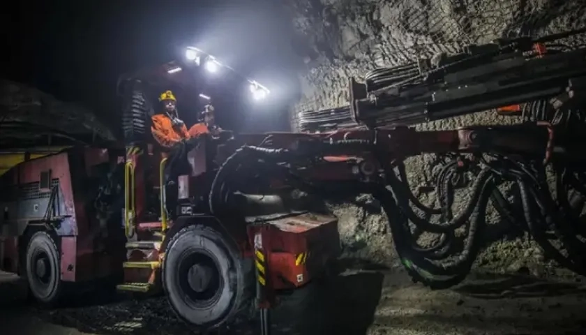 Las dos personas fallecidas trabajaban para Zijín Continental Gold, operadora de la mina