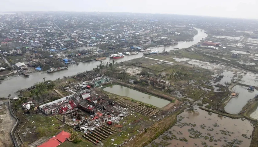 Vista aérea de la destrucción de Mynamar luego del paso dei ciclón 'Mocha'.