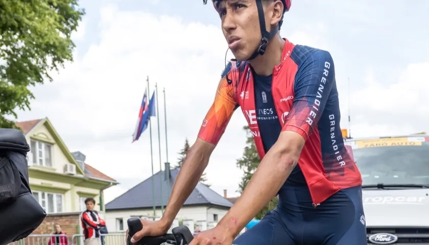 Egan Bernal cruzó la línea de meta a más de seis minutos del ganador de la etapa.