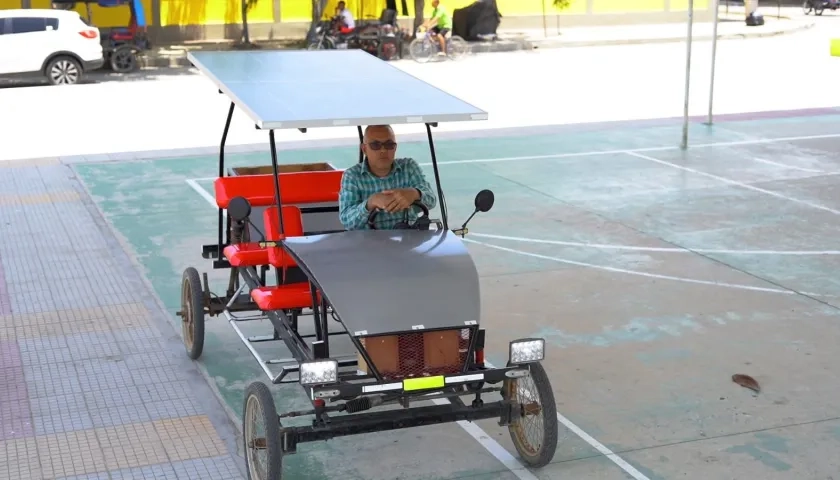 Instructor del Sena crea vehículo que funciona con energía solar.