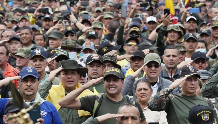 Militares retirados de Policía, Ejército y Fuerza Aérea llegaron hasta la Plaza de Bolívar