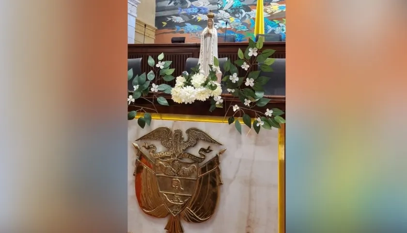 El representante Luis Miguel López compartió esa imagen el día del rezo del Santo Rosario en la Cámara de Representantes