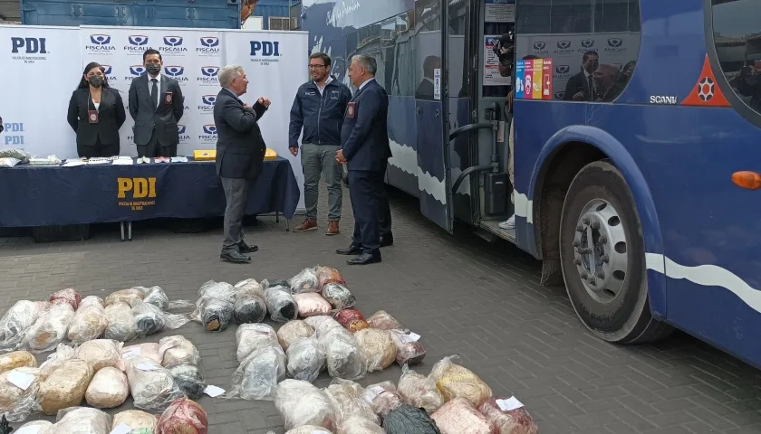 Incautaron dos buses que compró la organización para el traslado de droga y de personas extranjeras.