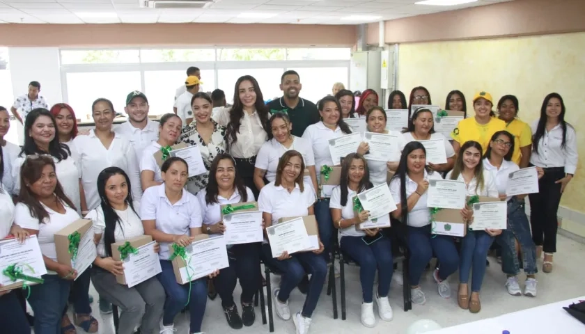Entrega de certificados de las madres del programa 'Vuelve y Juega'