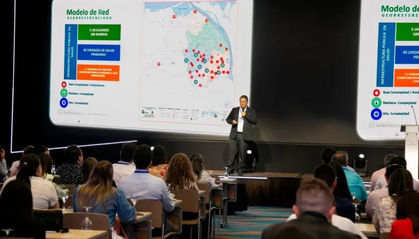 Secretario de Salud Humberto Mendoza en la exposición del modelo de salud de Barranquilla.