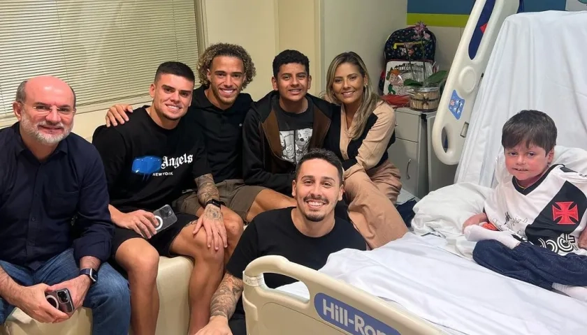 Guilherme Gandra Moura, el niño recuperado junto a su familia.