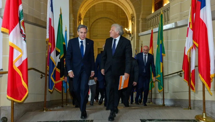 Secretario general de la OEA, Luis Almagro (d), junto al secretario de Estado de Estados Unidos, Antony Blinken. 