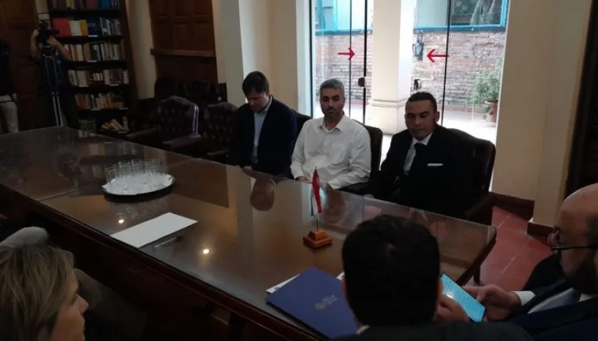 Representantes del Colegio de Abogados en reunión con la familia Pecci 