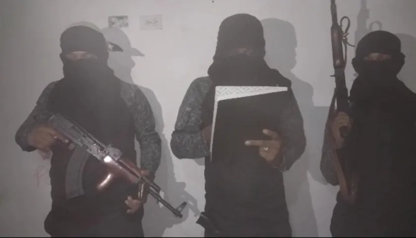 Los tres delincuentes que aparecen en el video.