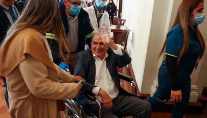 El senador Humberto De la Calle cuando en agosto pasado tuvo problemas de salud en plena sesión del Congreso.