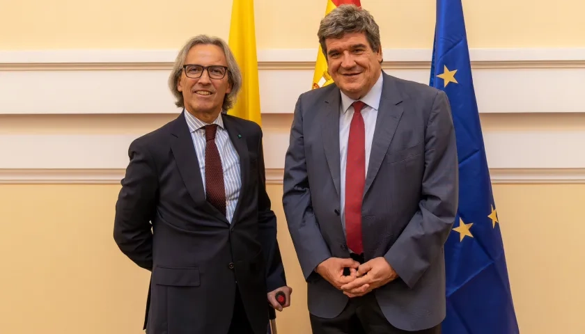 Eduardo Ávila Navarrete, embajador de Colombia en Madrid, y José Luis Escrivá, Ministro de Inclusión de España.