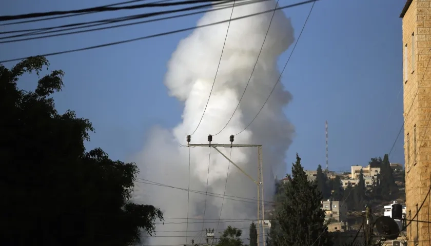 Ataque militar a gran escala contra milicias palestinas.