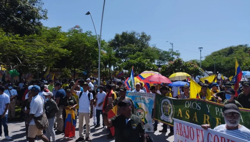 Reservistas y veteranos en la concentración en la Plaza de La Paz.