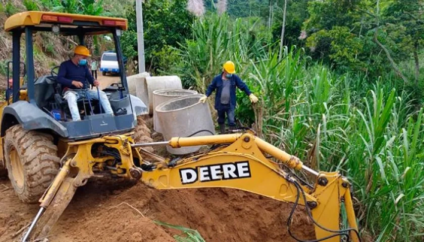 Trabajadores en la vía Catatumbo.