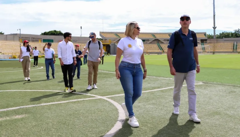 Jaime Yarza, director de torneos y responsable del Campeonato Mundial Femenino de 2024, y Viviana Londoño, directora del IDER