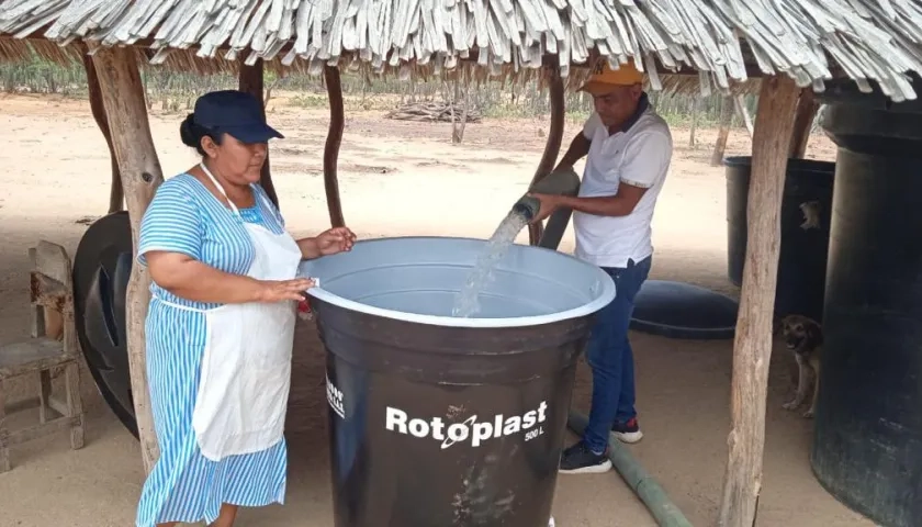 El ICBF entrego tanques de almacenamiento y agua potable en 242 Unidades Comunitarias de Atención).