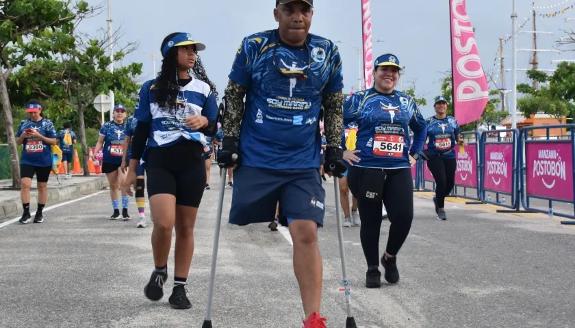 Veteranos de guerra heridos en combate participaron en la prueba atlética. 