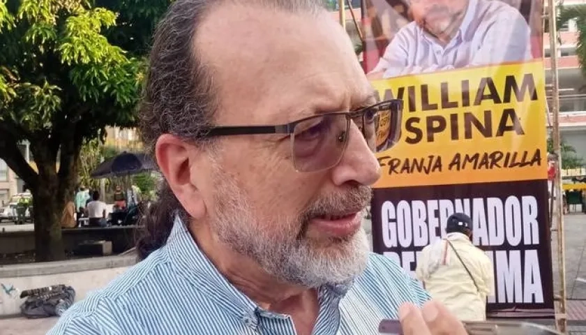 William Ospina durante su inscripción este viernes en la Registraduría de Ibagué.