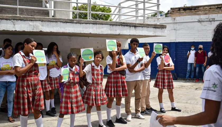 Estudiantes participando en la estrategia ‘Hablemos a Calzón Quitao’.