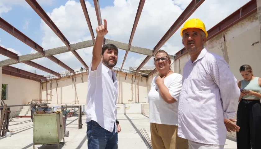 Alcalde Jaime Pumarejo, Bibiana Rincón, y Rector del Helena de Chauvin, José Maestre.