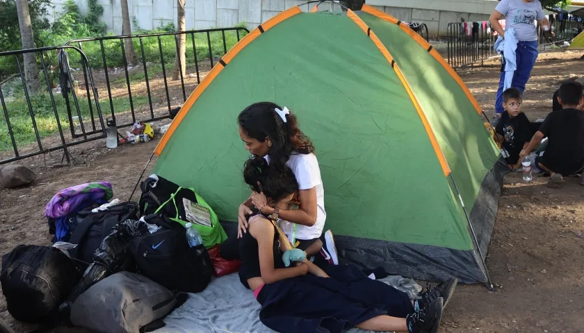 Alma Victoria junto a su madre Marbis Zamora.