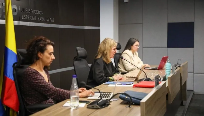 La magistrada Caterina Heyck, de la Sección de Revisión de la JEP, en la audiencia.