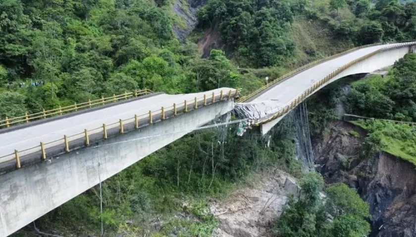 Puente Los Grillos que colapsó el 20 de agosto pasado.