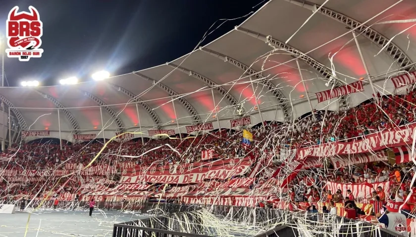 Barón Rojo Sur, una de las barras tradicionales del América. 